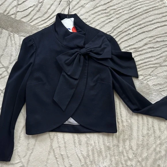 Alice + Olivia cropped navy jacket with bow tie. Size S - Picture 4 of 12